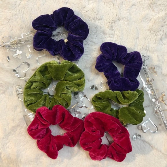 **❣️SOLD❣️**✨🆕NEW💗VELVET HAIR SCRUNCHIES SET💗 - Picture 2 of 6